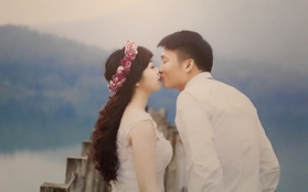 Cầu thủ SLNA ngại ngùng hôn vợ trong đám cưới
